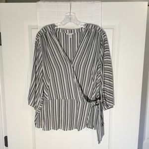 Est.1946  Wrap Around Top White/ Black Size 18/20W